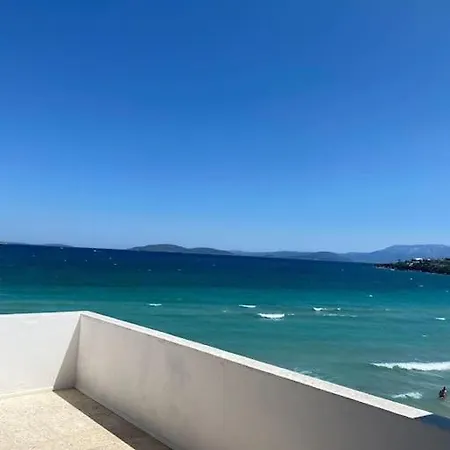 Boyalik Tatil Sitesinde Denize Sifir 4 Kisilik * Çeşme